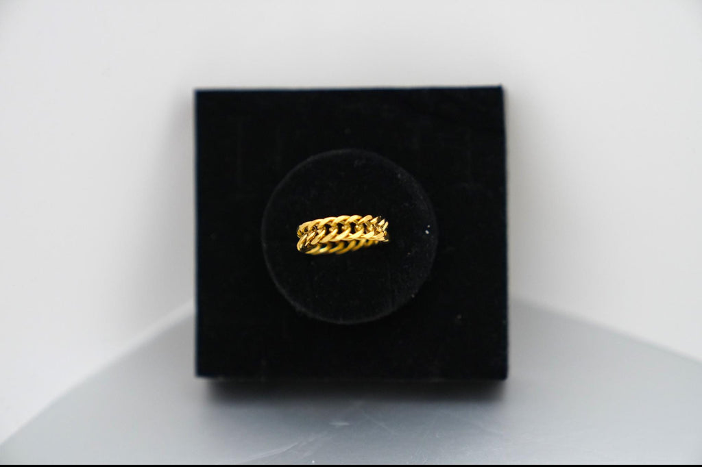 Cuban Link Chain Ring 18K Gold PVD · Waterproof Chunky Statement Ring · Tarnish Free Stainless Steel · Bold Streetwear Gift for Her