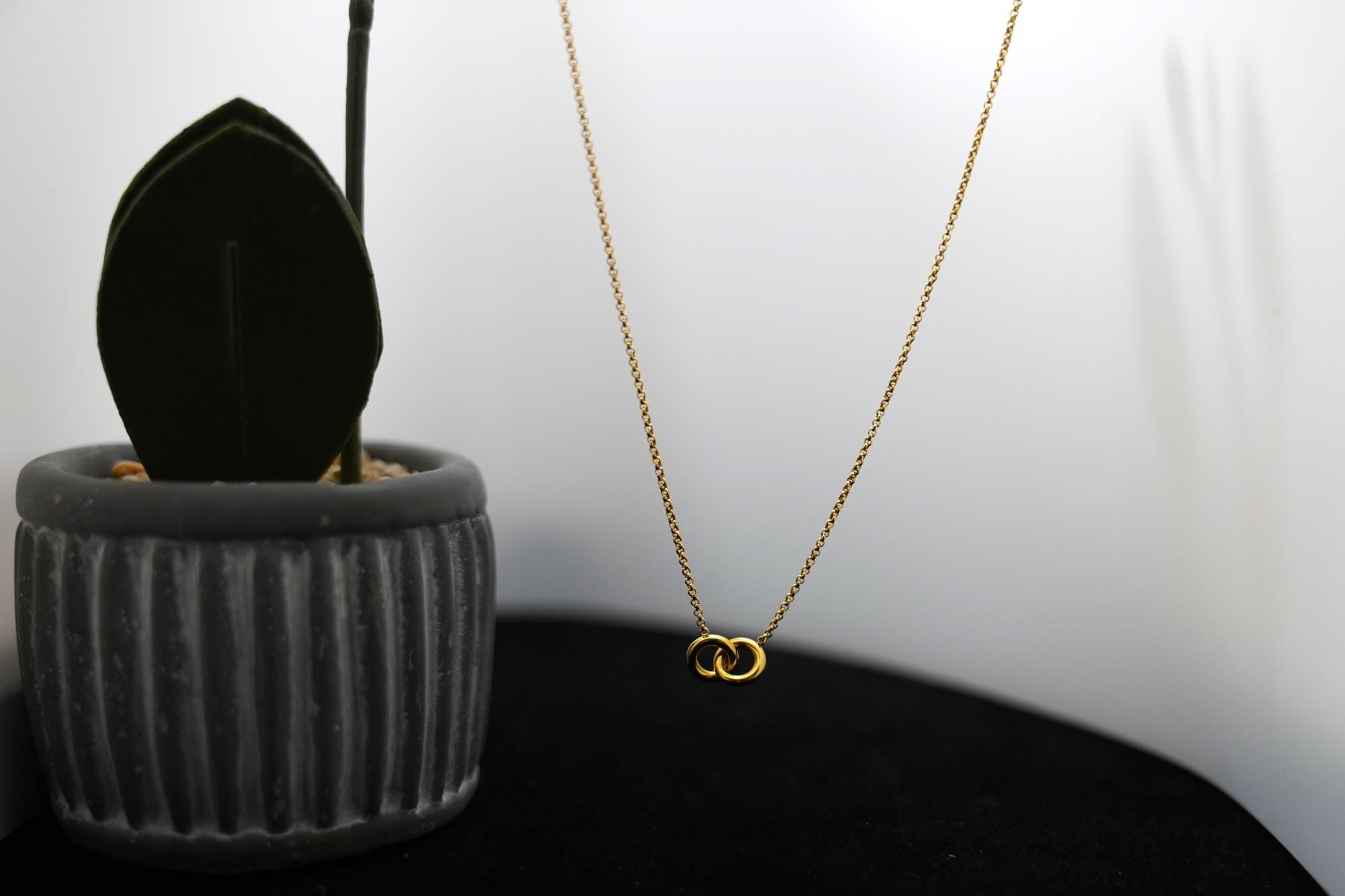 Interlocking Knot Necklace 18K Gold