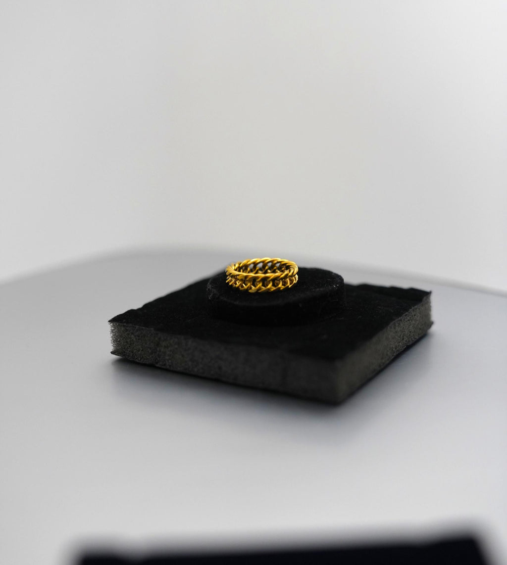Cuban Link Chain Ring 18K Gold PVD · Waterproof Chunky Statement Ring · Tarnish Free Stainless Steel · Bold Streetwear Gift for Her